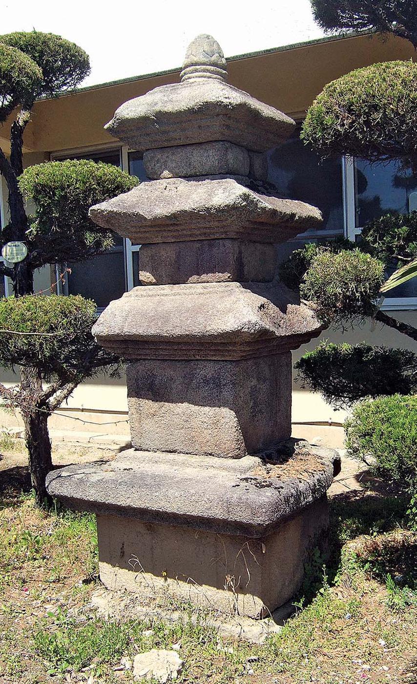 진주 이현동 삼층석탑(晉州 二峴洞 三層石塔)